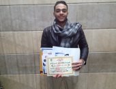 فيديو وصور.. قصة نجاح طالب فى سوهاج يعمل مدربا للإسعافات الأولية للإنفاق على نفسه