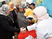 جامعة القناة تعالج 1074 مواطن بالمجان فى قافلة بقرية الحجاز.. صور