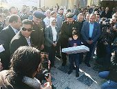 طريق السلامة.. المصريون العائدون من الصين خرجوا من الحجر الصحى لمنازلهم.. ويؤكدون: كنا فاقدين الأمل فى إجلائنا من الصين.. وفوجئنا بالاحتياطات والرعاية الفائقة.. ورحلة العودة والعلاج والإقامة بالفندق مجانا