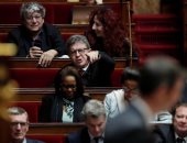 نائبة بالحزب الحاكم بفرنسا تنتقد مغادرة نواب للبرلمان بسبب طالبة محجبة