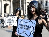 تظاهرات خلال أسبوع الموضة فى ميلانو ضد استخدام جلود الحيوانات فى الصناعة