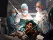 إندبندنت: فيديو لمريضة تعزف على الكمان أثناء إجرائها جراحة بالمخ
