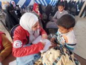 الهلال الأحمر المصرى: توزيع 469 طنا من المساعدات الغذائية على الأهالى بشمال سيناء