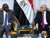 "العصار" يستقبل وزير القوات المسلحة بالسنغال "بمصنع 200 الحربي"