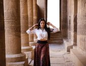 على اسم مصر التاريخ يقدر يقول ما شاء.. فوتوسيشن لميريهان حسين في معبد فيلة