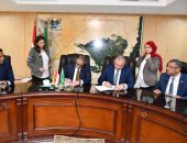 محافظ الفيوم يوقع بروتوكول لتطوير 6 مناطق بتكلفة 120 مليون جنيه