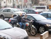 المرور: أمطار متوسطة على الطرق.. وحركة السيارات تسير بانتظام