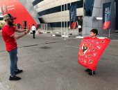 توافد أعضاء الأهلي على النادي والأعلام الحمراء تزين الشوارع.. فيديو