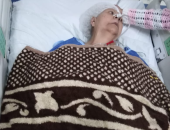 صور.. الحاجة أمينة أصيبت بجلطة فى المخ وتناشد الصحة توفير سرير لعلاجها