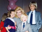 بصور من طفولتهما.. ايفانكا ترامب ودونالد جونيور يحتفلان بعيد ميلاد والدتهما