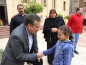 صور.. محافظ المنوفية يفاجىء مؤسسة تربية البنات ويطالب بحسن معاملة الأيتام