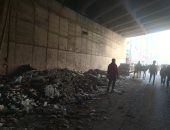 قارئ يشكوى من انتشار القمامة أسفل كوبرى بمساكن فيصل