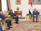 السيسي لمبعوث رئيس وزراء إثيوبيا: مصر ملتزمة بمبادئ الاحترام المتبادل وعدم التدخل في الشئون الداخلية