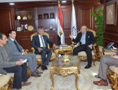 محافظ بنى سويف يناقش مع رئيس هيئة تنمية الصعيد سبل الاستفادة من الموارد 