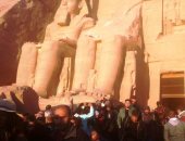 صور.. بدء ظاهرة تعامد الشمس على "قدس الأقداس" بمعبد أبوسمبل