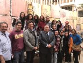 طلاب الفنون بجامعة حلوان يشاركون فى تجميل ميدان سيمون بوليفار بالقاهرة