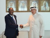 وزير الصناعة والتجارة البحرينى يبحث آليات التعاون مع نظيره الصومالى