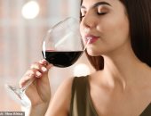 دراسات تؤكد : النساء يتجهن إلى الكحول للتعامل مع الإجهاد الوبائي