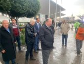 فيديو.. محافظ القاهرة يشرف على شفط مياه الأمطار بطريق النصر