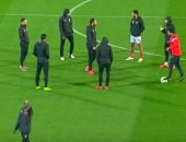 شاهد.. لاعبو الأهلى يجرون عمليات الإحماء رغم عدم وصول الزمالك