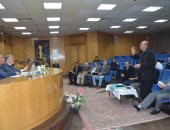 محافظ المنيا يلتقى الجمعيات الأهلية لتطوير وتحسين  "منظومة النظافة" (صور)