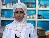 ممرضة عراقية تقضى العطلة الأسبوعية فى خياطة الجروح ببغداد