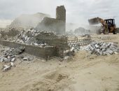 إزالة التعديات على أملاك الدولة بالشرقية وهيئة قناة السويس بالقنطرة شرق .. صور