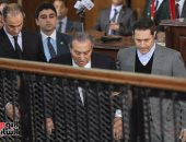 بعد وفاته.. مشاهد الظهور الأخير لـ"مبارك" بالإعلام أثناء شهادته بـ"اقتحام الحدود".. ارتدى بدلة كحلى وكرافتة سوداء.. استغرق 23 ثانية للوصول من باب القاعة للمكان المخصص للشهود.. والشهادة استغرقت 120 دقيقة