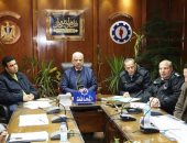 استمرار أعمال كسح المياه بشوارع السويس.. ورفع الاستعداد لمجابهة "كورونا".. صور