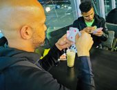 نجوم صن داونز بالكوتشينة فى المطار قبل مواجهة الأهلى.. صور