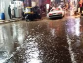 سيبها علينا.. أهالى شبين القناطر يشتكون من تراكم مياه الأمطار بالشوارع