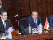 محافظ الغربية : تعاون مع جامعة طنطا لتوعية الشباب