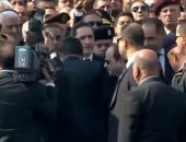 شاهد.. لحظة مصافحة الرئيس السيسى لجمال وعلاء مبارك فى واجب عزاء والدهما