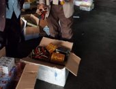 ضبط كمية كبيرة من المكملات الغذائية بقيمة 133 ألف جنيه بمطار القاهرة ..صور 