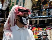 لمنع تفشى فيروس كورونا.. آلاف الأشخاص يرتدون الكمامة فى شوارع الكويت