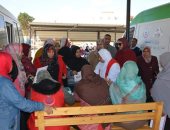 توقيع الكشف الطبى وتثقيف 6027 سيدة بمبادرة صحة المرأة فى الوادى الجديد 