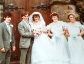 زوجان يعثران على فيديوهات وصور زفافهما على "فيس بوك" بعد 35 عاما من ضياعها