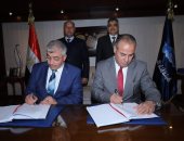 وزير النقل ورئيس قناة السويس يشهدان توقيع عقد إنشاء محطة متعددة الأغراض بالإسكندرية