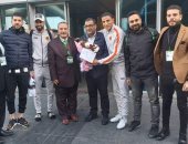 إدارة النادى المصرى تستقبل بعثة نادى نهضة بركان المغربى الشقيق بالورود 