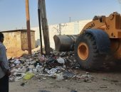 صور.. رفع 230 طن مخلفات وتراكمات قمامة فى 5 مدن فى قنا