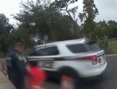 شاهد.. ضابط شرطة فى فلوريدا يعتقل طفلة صغيرة من مدرستها ..تعرف على السبب