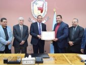 جامعة سوهاج تكرم الإدارات الفائزة في مسابقة قادرون 