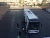 أوتوبيس الزمالك يصل إلي استاد القاهرة استعدادا لمواجهة الترجي.. فيديو وصور