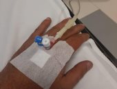 أحمد فلوكس من المستشفي بصورة "الكانيولا": اللهم اصرف عنا الوباء