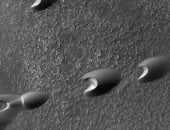 شاهد.. علماء الفلك يكشفون صور متحركة للكثبان الرملية على المريخ
