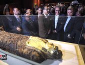 رئيس الوزراء يفتتح متحف الغردقة للزوار ويجري حواراً مع بعض السائحين.. صور