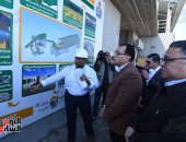 رئيس الوزراء يتفقد أول مصنع لتدوير القمامة فى الغردقة .. صور