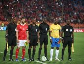 الحكم الكونغولي يحرم الأهلي من ركلة جزاء أمام صن داونز 