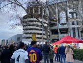 جماهير ريال مدريد وبرشلونة تتوافد على ملعب "برنابيو" لحضور الكلاسيكو.. صور