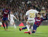 ريال مدريد يقهر برشلونة بثنائية ويتصدر الدوري الاسباني.. فيديو